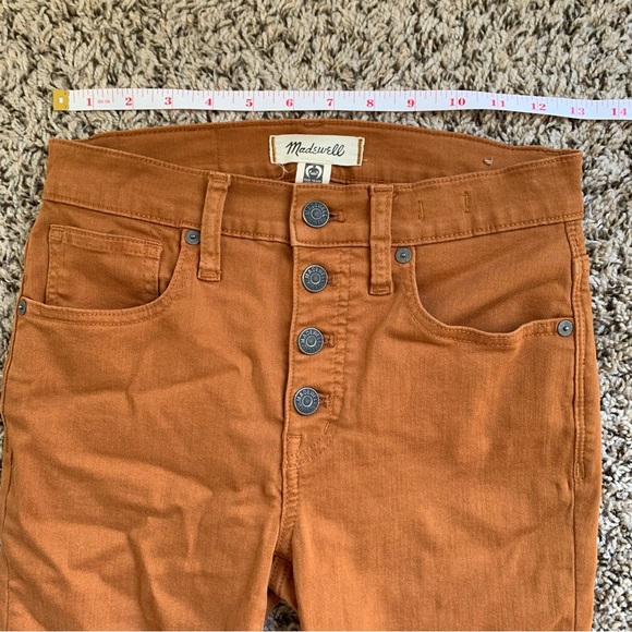 9" Mid-Rise Skinny Jeans: Garment-Dyed Button-Front Edition size 24 - Picture 7 of 9